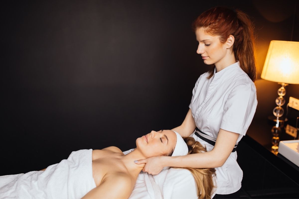 right massage therapist
